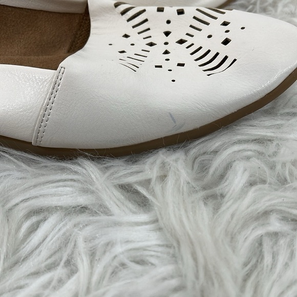 A2 by Aerosoles Trend Right White Faux Leather Cut-Out Slip On Loafers Size 9.5 - Picture 5 of 12